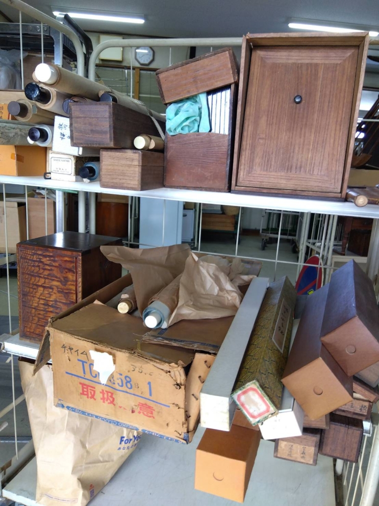 掛け軸や巻物・贈答品など