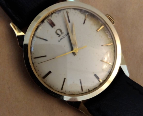 1960年代のオメガ製 金無垢の手巻きモデル