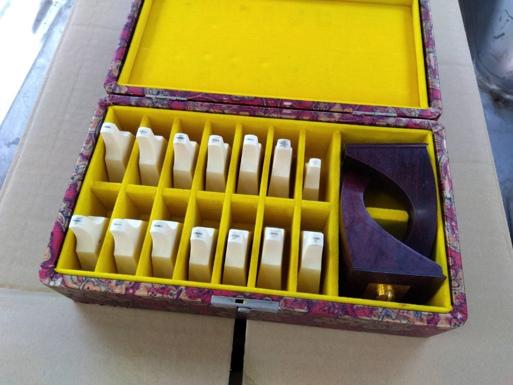 琴柱一式と付属道具の全体写真｜和楽器の遺品整理による買取品・目黒区のご自宅にて出張対応